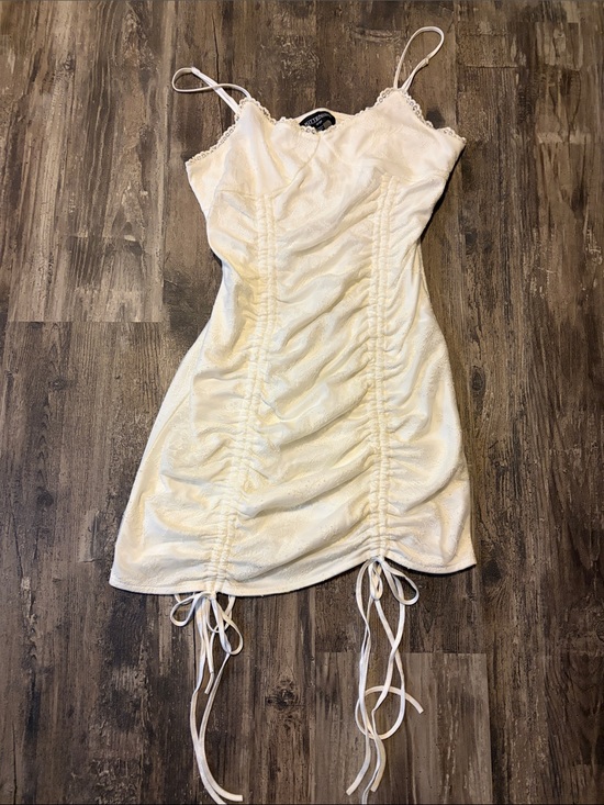 Kittenish Dresses & Skirts - Ivory Ruched Lace-Trim Slip Dress